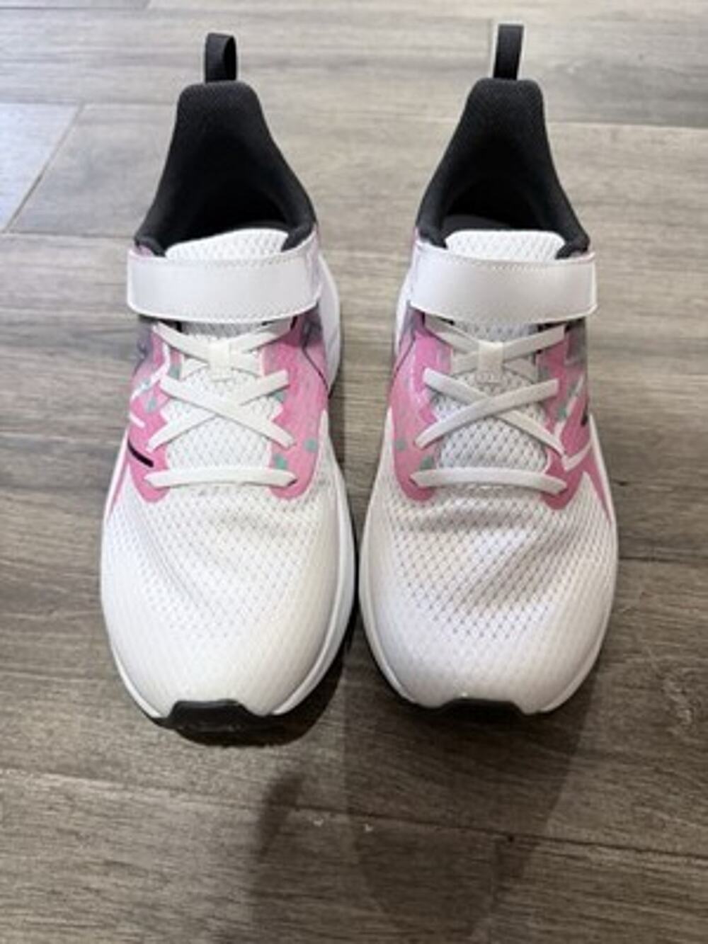 New Balance Rave Run Sneaker V2 Bungee Lace With Top Strap, White Pink, & Black